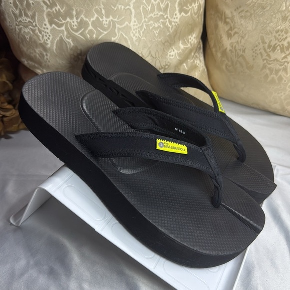 (S2)‎ The Healing Sole- Black For Plantar Fasciitis
Men\'s Size 12.5 Flip Flops main image 13
